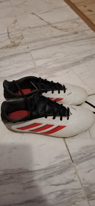Продавам запазени детски бутонки adidas
