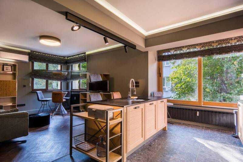 Продава се Тристаен апартамент в София, Толстой - 85 кв.м за 1706 €/кв.м - Снимка #2