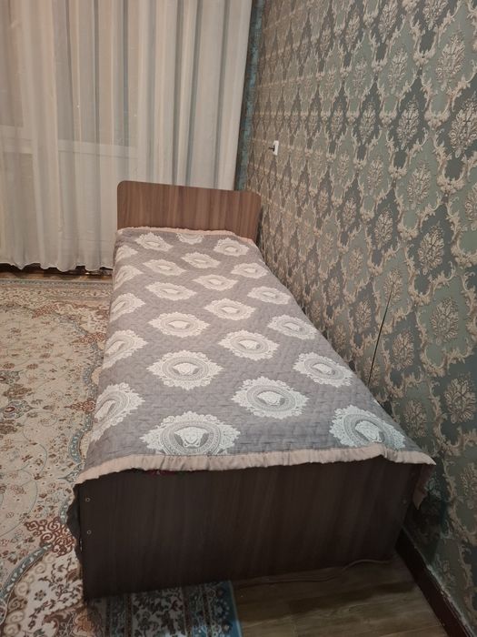 Продаю кровать, компьютерный стол и детский стул