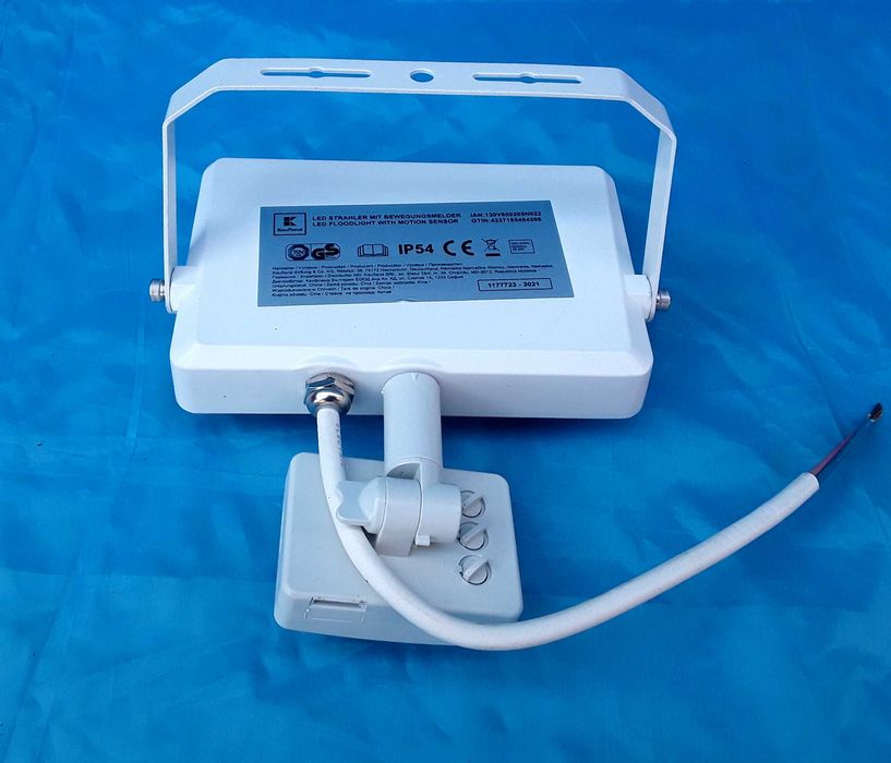 PROIECTOR CU LEDURI dotat cu senzor de intuneric si miscare NOU 80 Lei