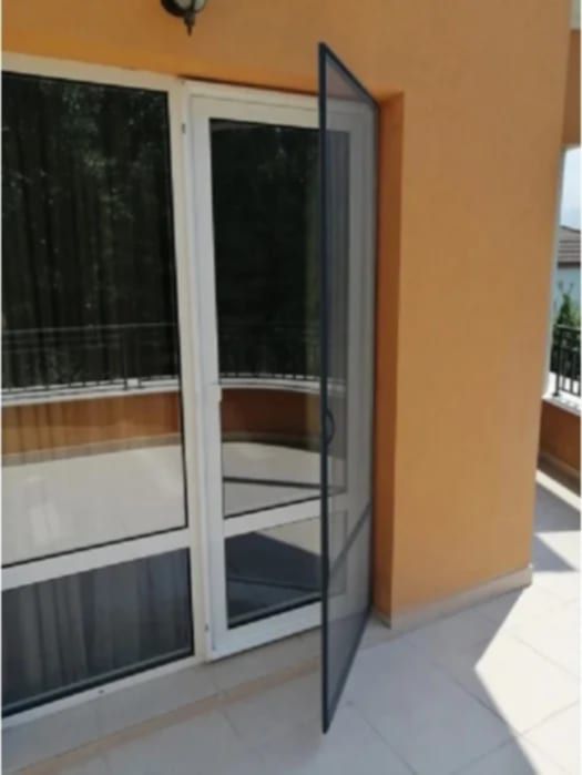 Врата комарник на панти