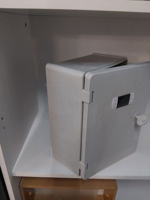 Продавам температурен контролер