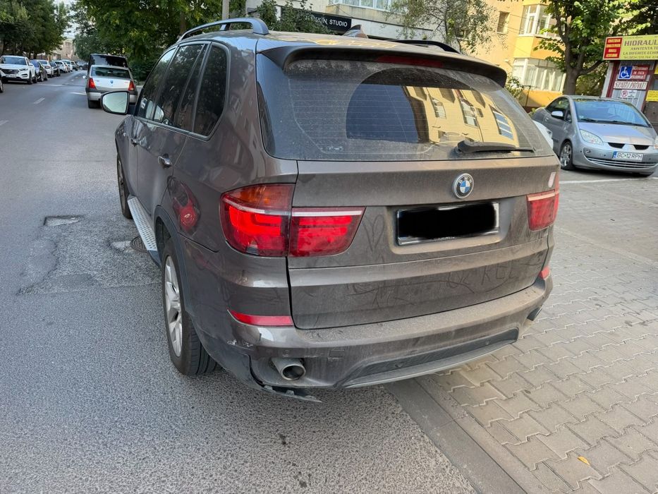 Bmw x5 4,0 d. 306 hp 2011. Bate motorul