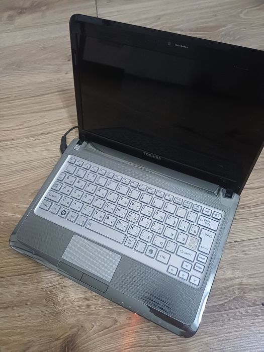 Ноутбук  тошиба  работает
