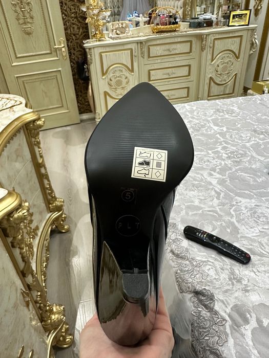 Сапоги лакированные выше колен новые