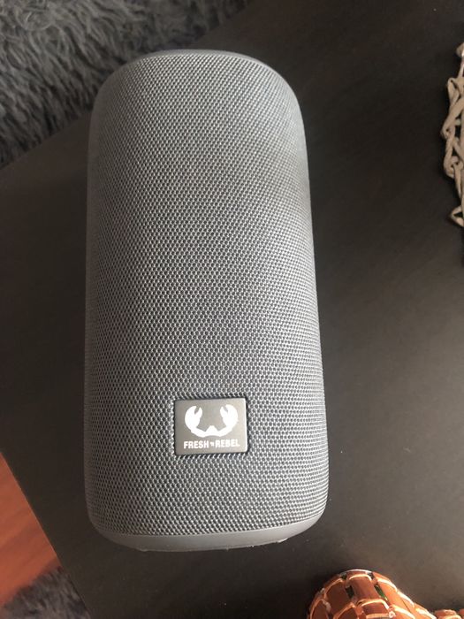 Boxa rezistenta la apa cu bas super