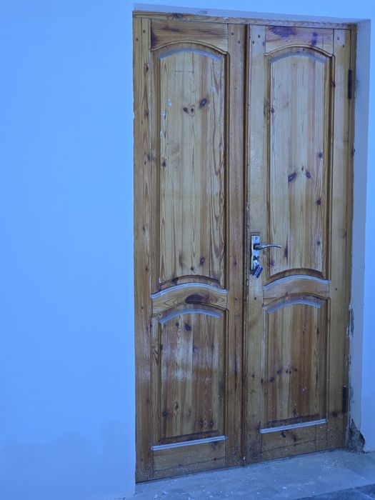 Ёгоч эшиклар арзон сотилади. Камчилиги йук