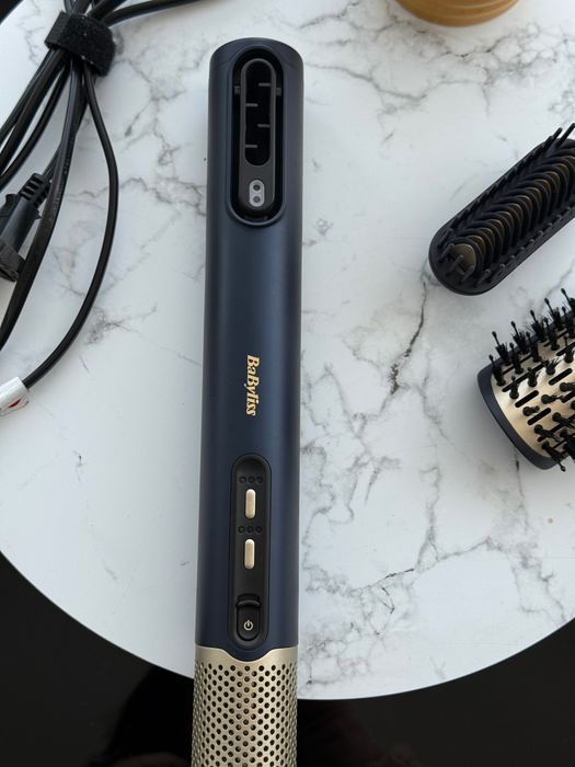 Se vinde uscător de păr BaByliss original, foarte puțin folosit.