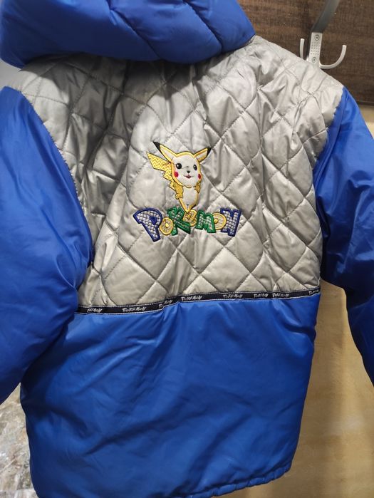 Зимно двулицево яке с качулка.