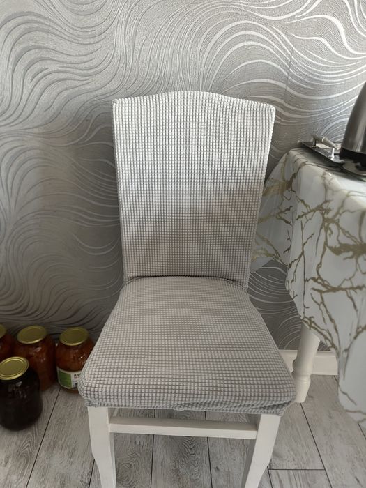 4 Стулья с чехлами