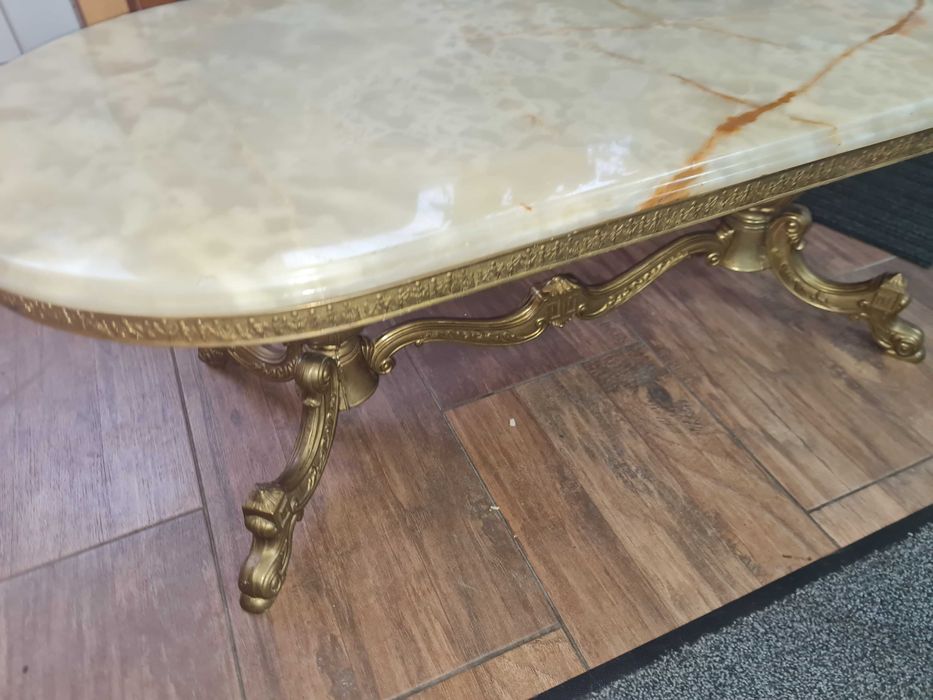 Masuta din bronz cu blat de onix