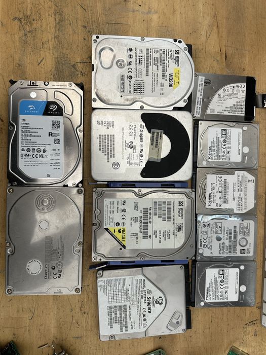 Vand mai multe componente pc vechi PRET PE TOT