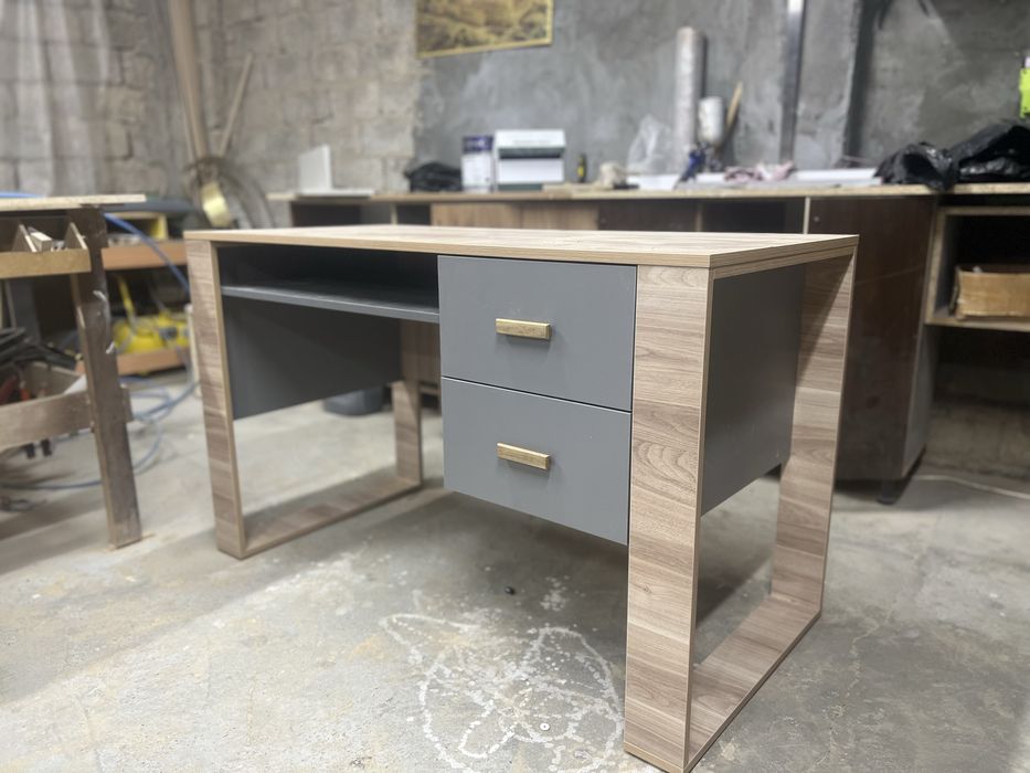 D&D mebel  ish stoli