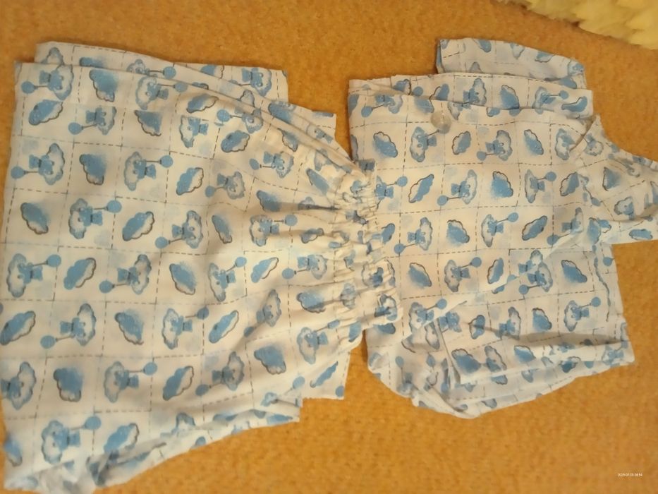 Vând pijamale dama și halat baie