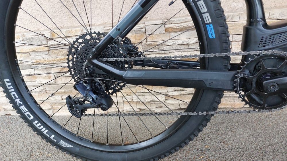 Bicicleta electrica Cube  bosch cx