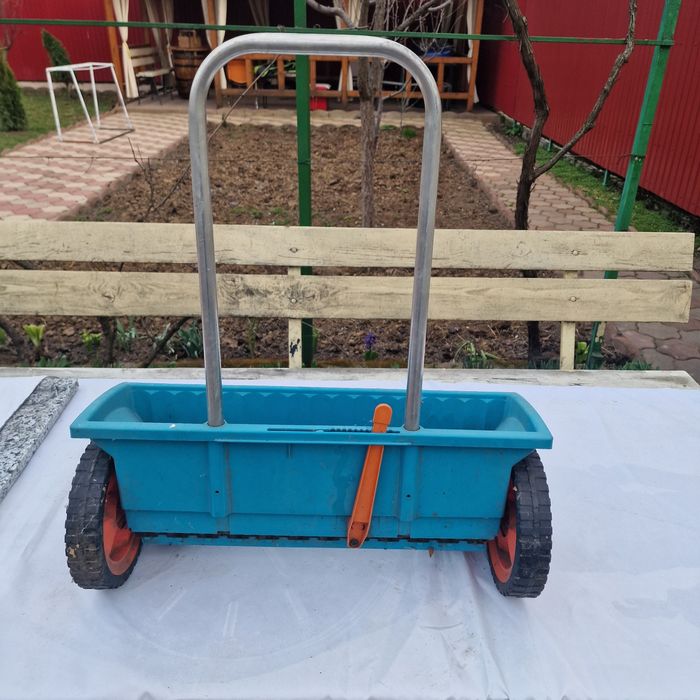 Unealtă Gardena pentru însemânțat gazon
