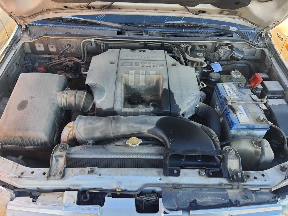 На части! Mitsubishi Pajero 3.2 DI-D