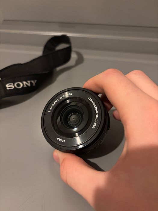 Sony A6000 + Sigma 70–300 APO Macro + kit lens + 3 baterii + accesorii