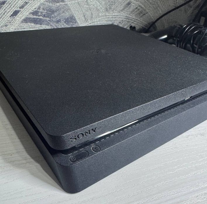 Playstation 4 slim