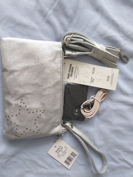 чантичка със зарядно за IPhone