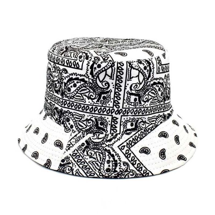 Кепки и панамы новые