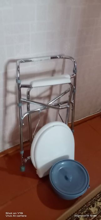 Санитарный стул для инвалидов