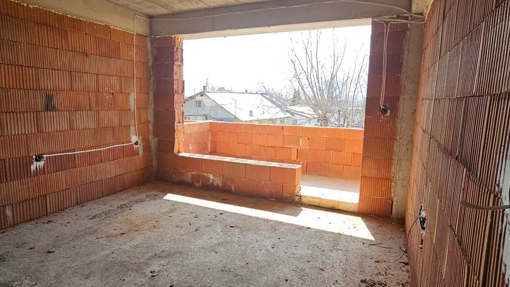 Продава се Тристаен апартамент в Пловдив, Остромила - 97 кв.м за 556 €/кв.м - Снимка #4