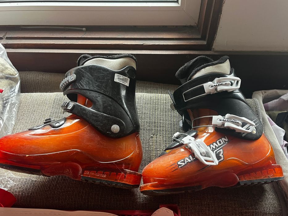 Продавам употребявани ски и ски обувки