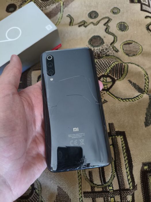 Xiaomi Mi 9 хорошее состояние
