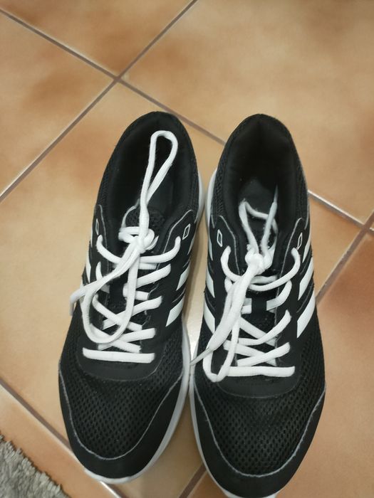 Vând adidasi dama Nr 40 1/3