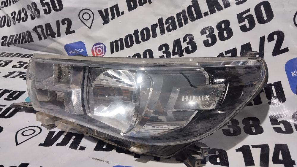 Фара левая Toyota Hilux