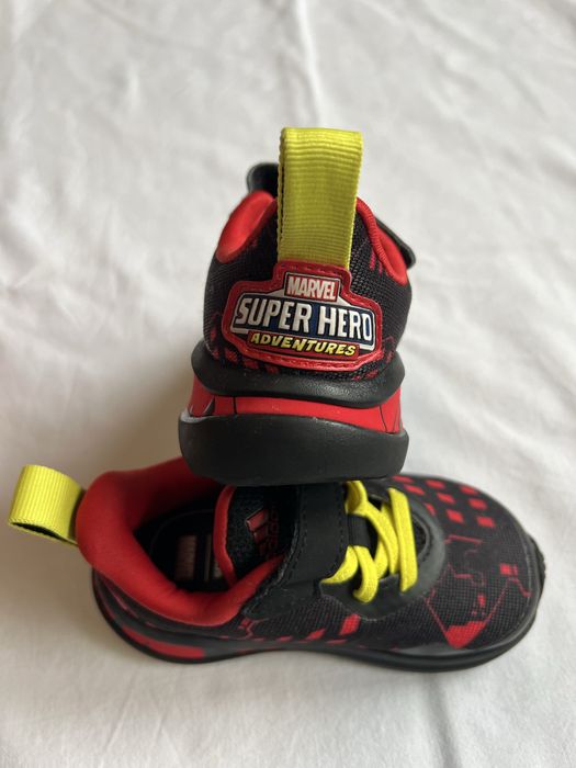 НОВИ Маратонки адидас номер 21