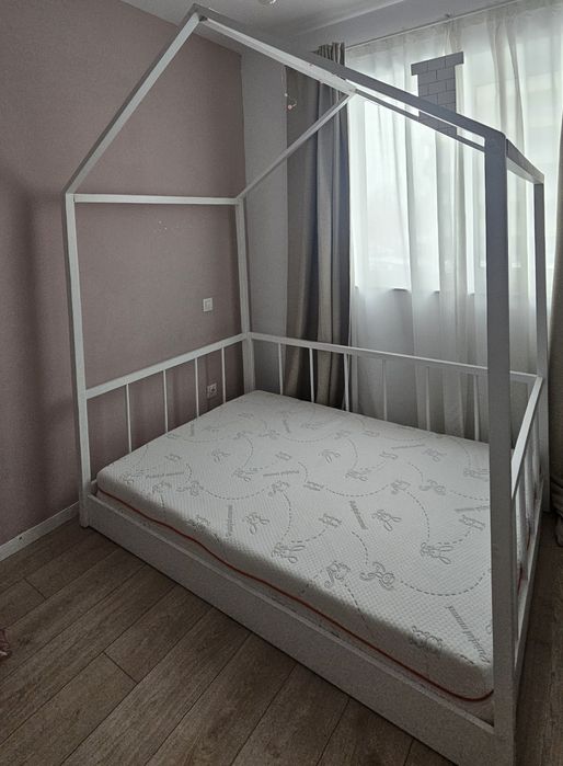 Pat tip Montessori + saltea – stare excelentă