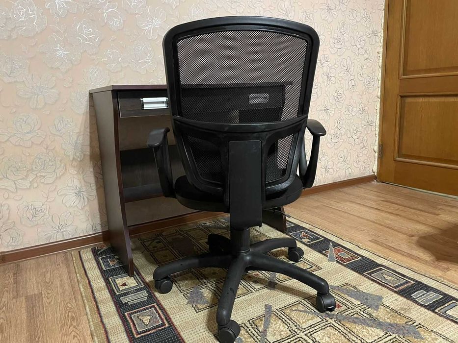 Письменный стол с креслом