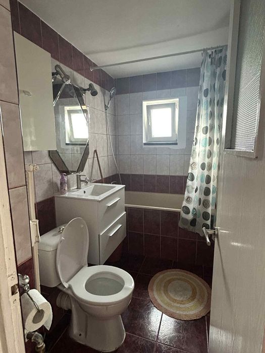 Închiriez apartament 3 camere