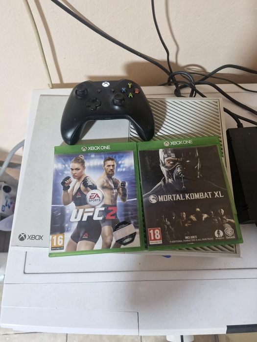 Vand Xbox One + o maneta si 2 jocuri