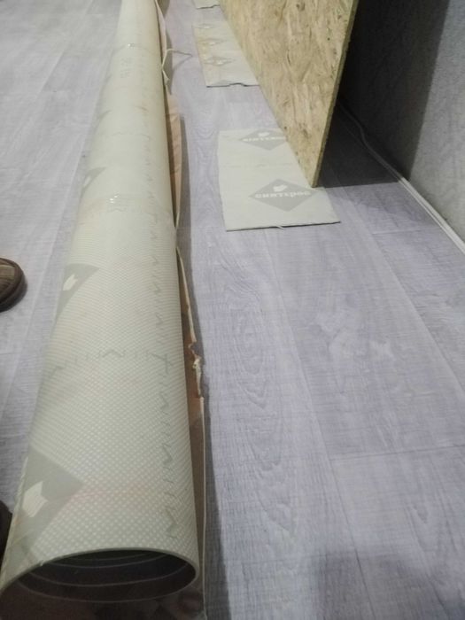 Линолеум Sinteros б/у, кусок 2.7 x 3.3 м