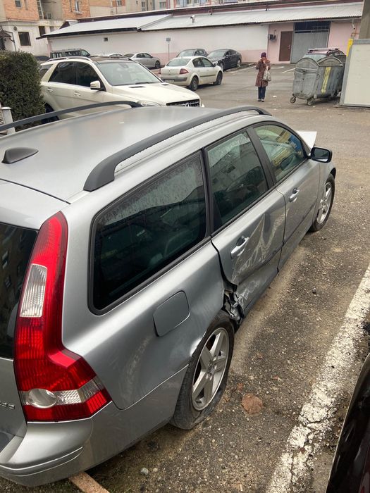 Volvo V50 – Ideală după mici reparații estetice – funcționează perfect