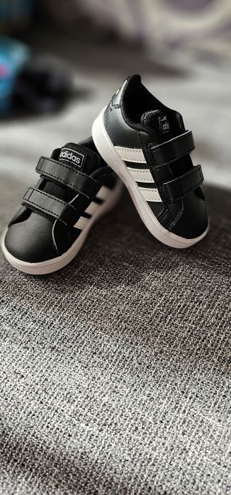 Vând adidasi/gheata Adidas originali mar.19