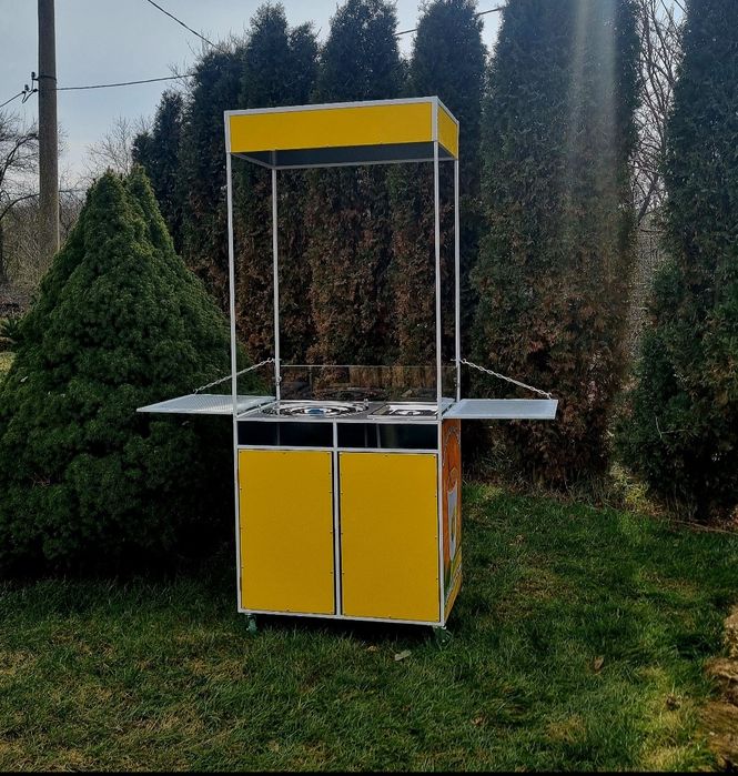 Комбинирана количка за царевица на пара и царевица на кочан.