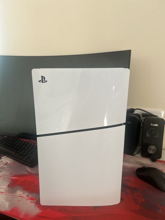 Ps5  slim в отлично състояние без никакви проблеми
