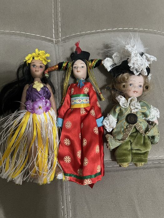 Куклы в народных костюмах фарфоровые