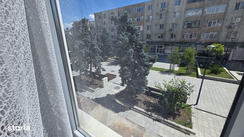 Vand ap 2 camere zona Piata Mare