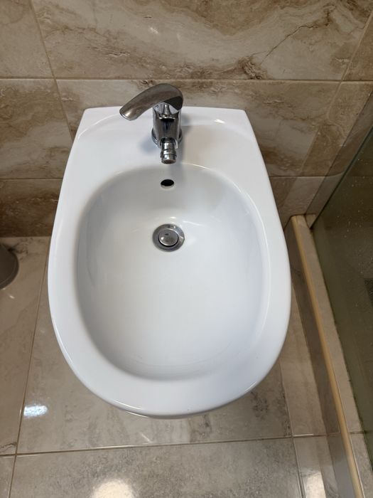 Bideu suspendat cersanit + baterie