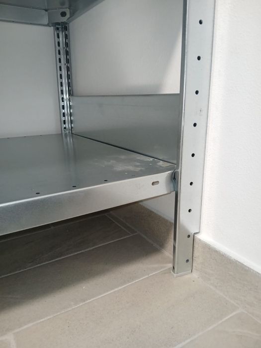 Rafturi cu polite