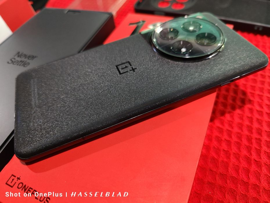 Oneplus 12 Black 512GB. / 16+12RAM 24м.Гаранция + касова бележка