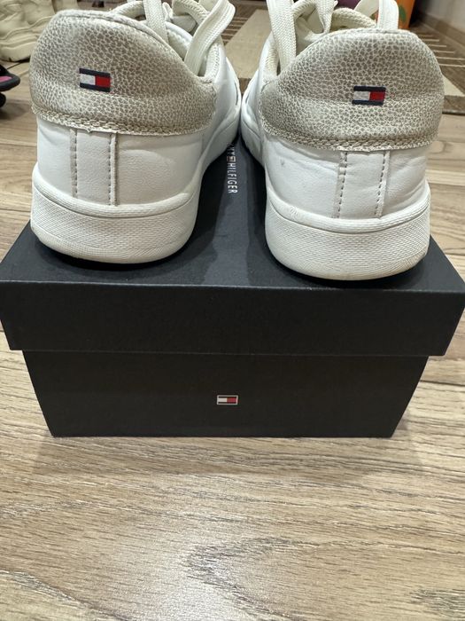 Запазени маратонки Tommy Hilfiger, 37 номер