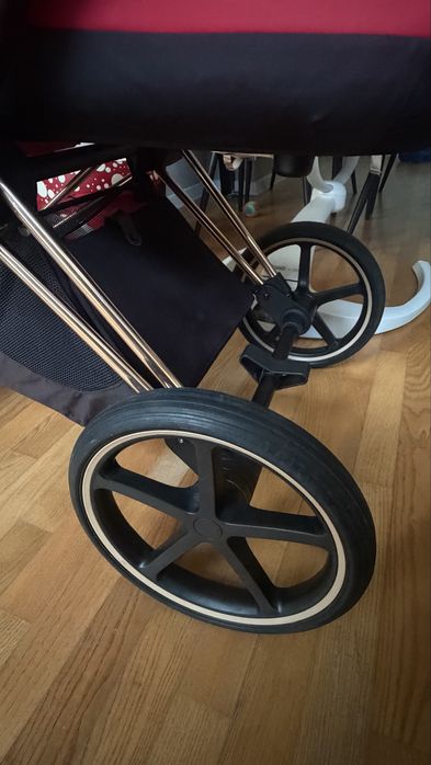 Количка Cybex Priam  Jeremy Scott Petticoat. Лимитирана серия.