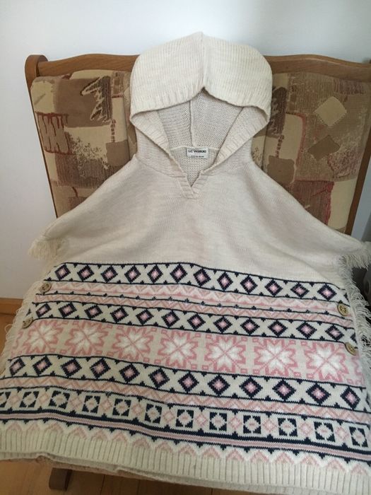 Poncho cu gluga pentru fete