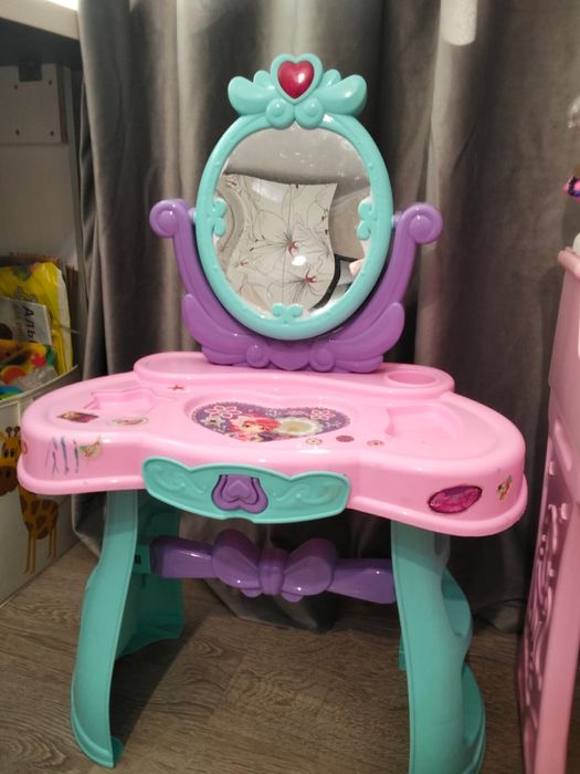 Детский туалетный столик